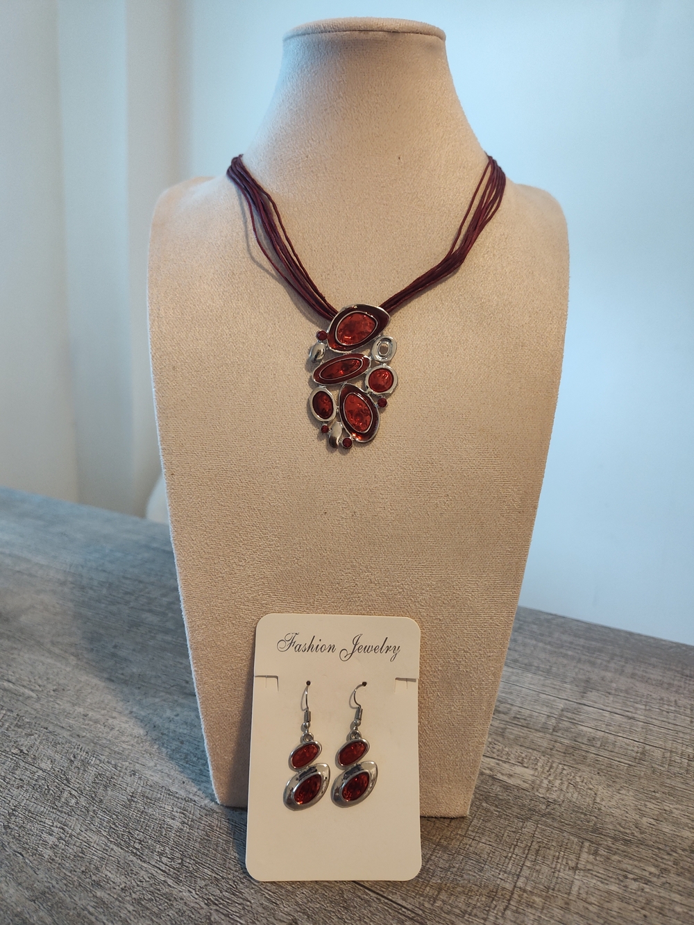 Fashion Jewelry Red Stone Pendant Necklace & Earrings Set